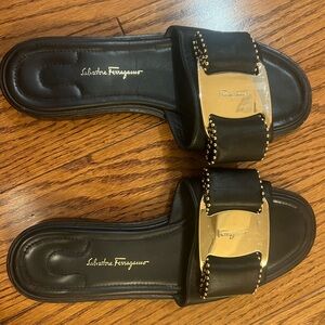 Ferragamo Black Leather Bow Buckle Sandals Isera Nero size 8